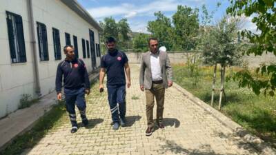 Besni Kaymakamı Çağlar Partal, ilçede sağlık alanında görev yapan personeli