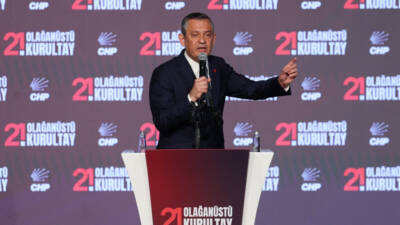 CHP'nin kayyum ihtimaline karşı düzenleme kararı aldığı 21. Olağanüstü Kurultayı'nda