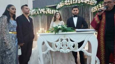 Galatasaray'ın defans oyuncusu Abdulkerim Bardakcı ve eşi, Şanlıurfa'nın Viranşehir ilçesinde