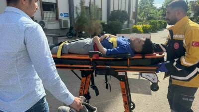 Kahta ilçesinde meydana gelen trafik kazasında otomobil ile motosiklet çarpıştı.