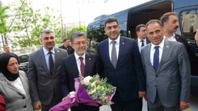 Tarım ve Orman Bakanı İbrahim Yumaklı, Mardin'e ziyarette bulundu. Ziyaretleri