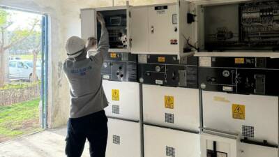 Son iki hafta içinde beş ayrı mahalledeki trafo kabinlerine giren