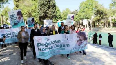 Şanlıurfa İl Sağlık Müdürlüğü personeli, "Doğal Olan Normal Doğum" sloganıyla