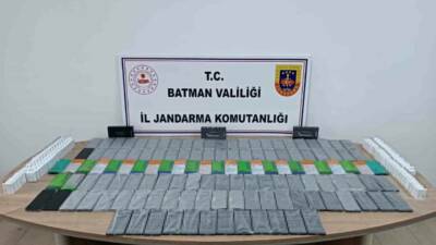 Batman’da düzenlenen operasyonda 132 adet kaçak cep telefonu ele geçirildi.