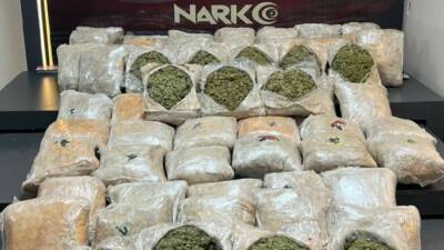 Batman’da polisin durdurduğu otomobilde 39 kilo 400 gram skunk maddesi