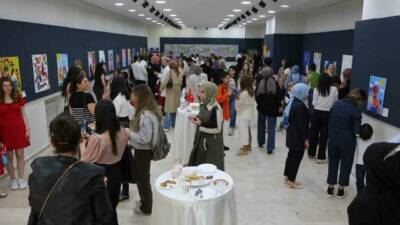 Diyarbakır’da Dicle Vadi Final Ana Okulları öğrencileri, parçalanmış yüzler, geometrik