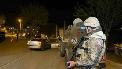 Diyarbakır’da 300 polisle gerçekleştirilen "narko hançer" operasyonunda çok sayıda uyuşturucu