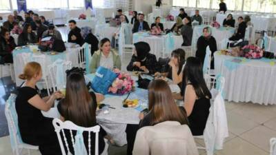 Diyarbakır’da faaliyet yürüten dernek ve gönüllüler, destek çıktıkları öğrencilerle düzenledikleri