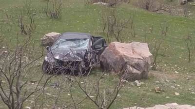 Diyarbakır’ın Çermik ilçesinde lastiği patlayan otomobilin devrilmesi sonucu sürücü yaralandı.