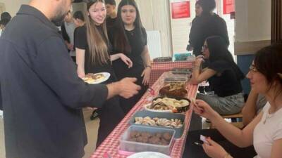 Diyarbakır Kayapınar Fen Lisesi öğrencileri ve öğretmenleri, Gazze'deki çocuklara yardım
