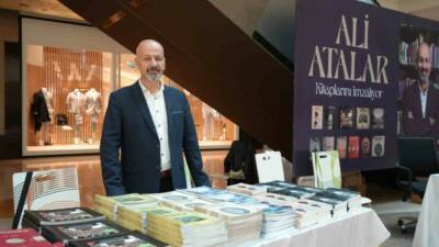 Gazeteci ve yazar Ali Atalar, SANKO Park AVM’de okurlarıyla buluştu.
