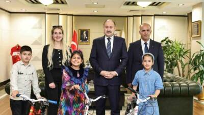 Şanlıurfa Büyükşehir Belediye Başkanı Mehmet Kasım Gülpınar, 23 Nisan Ulusal