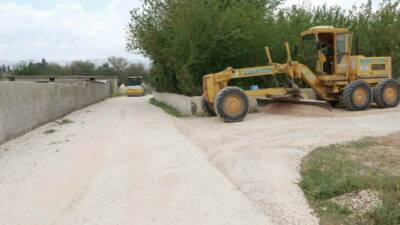 Haliliye Belediyesi, kırsal mahallelerde yürütülen stabilize yol çalışmaları ile ulaşımı
