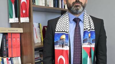 Şanlıurfa Sosyal Bilimler Meslek Yüksekokulunda (MYO) müdürlük görevini yürüten Güzel