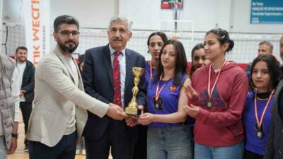 Adıyaman Kahta Belediyesi Gençlik Meclisi tarafından düzenlenen voleybol ve futbol