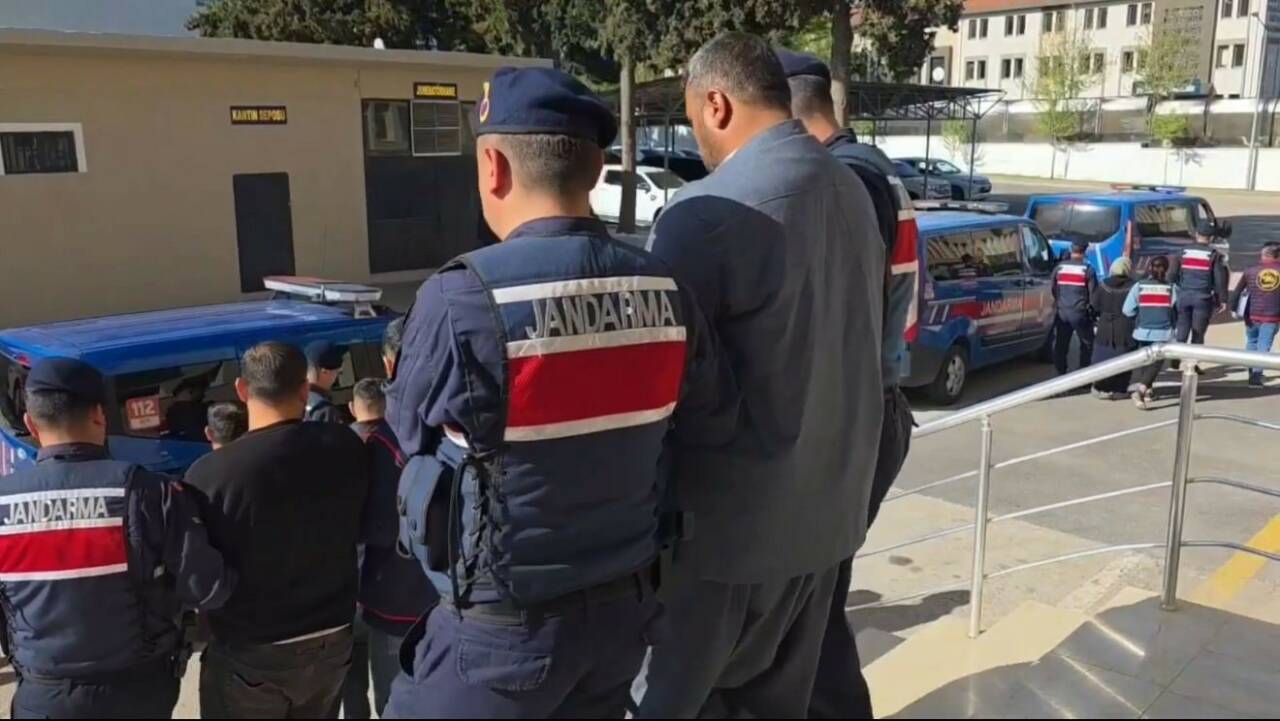 Gaziantep'te kasten öldürmeye yardım yataklık ettikleri ve suç delillerini kararttıkları