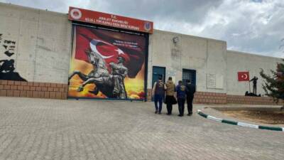 Kilis’te çeşitli suçlardan aranan 4 şahıs, jandarma ekiplerince yakalandı. Zanlılardan