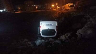 Mardin’in Artuklu ilçesinde kamyonetin devrilmesi sonucu meydana gelen trafik kazasında