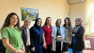 Midyat Devlet Hastanesi'nde Ebeler Haftası kutlandı. Açıklamada ebelerin doğum sürecinde