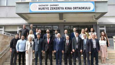 Gaziantep Sanayi Odası tarafından Nuriye Zekeriya Kına Ortaokulu'nda açılan kütüphanenin