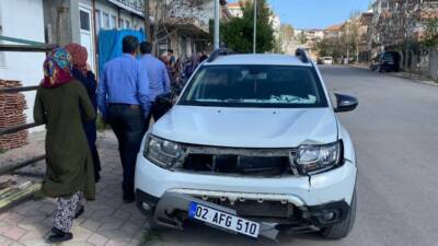 Adıyaman'ın Gölbaşı ilçesinde bir otomobil ile motosikletin çarpışması sonucu 1'i