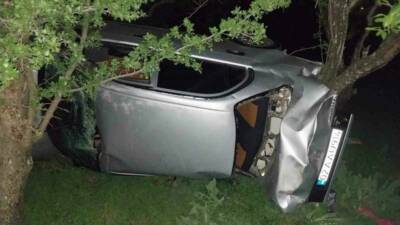 Adıyaman'ın Besni ilçesinde meydana gelen trafik kazasında, bir kişi otomobilin