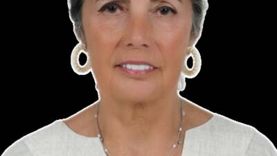 Ressam Alev Burhanoğlu, kağıt üzerine karışık teknikle yaptığı eserlerinden oluşan
