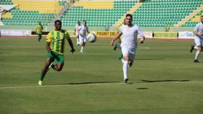 Şanlıurfaspor ile Manisa FK arasındaki maçın ilk 15 dakikasında her