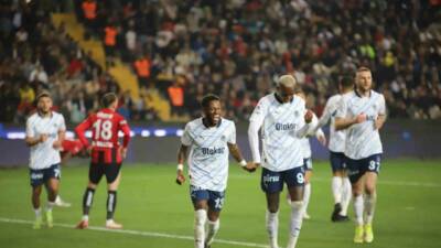 Fenerbahçe, Gaziantep Futbol Kulübü'nü deplasmanda 3-1 mağlup etti. Maçın ikinci