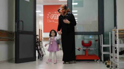 Gaziantep'te yaşayan 3 buçuk yaşındaki Hümanur Karakurt, nadir görülen Wiedemann-Steiner