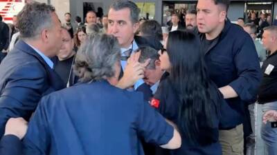 CHP Genel Başkanı Özgür Özel'e İstanbul'daki Atatürk Kültür Merkezi'nde (AKM)