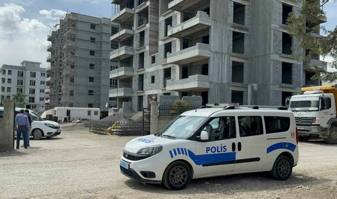 Adıyaman'da bir inşaatın 6. katından düşen işçi, hastanede hayatını kaybetti.