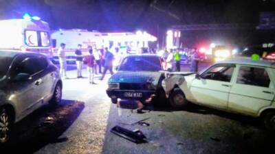 Adıyaman’ın Gölbaşı ilçesinde iki otomobilin çarpışması sonucu 5 kişi yaralandı.