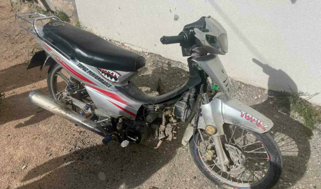 Adıyaman’ın Gölbaşı ilçesinde meydana gelen trafik kazasında motosiklet devrilerek sürücü