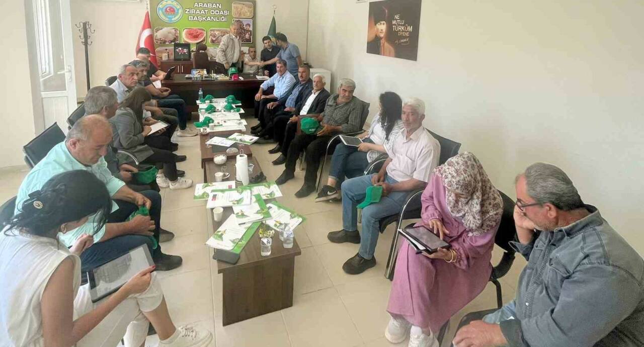Gaziantep'in Araban ilçesinde, FESAS projesi kapsamında çiftçilere destek sağlamak amacıyla