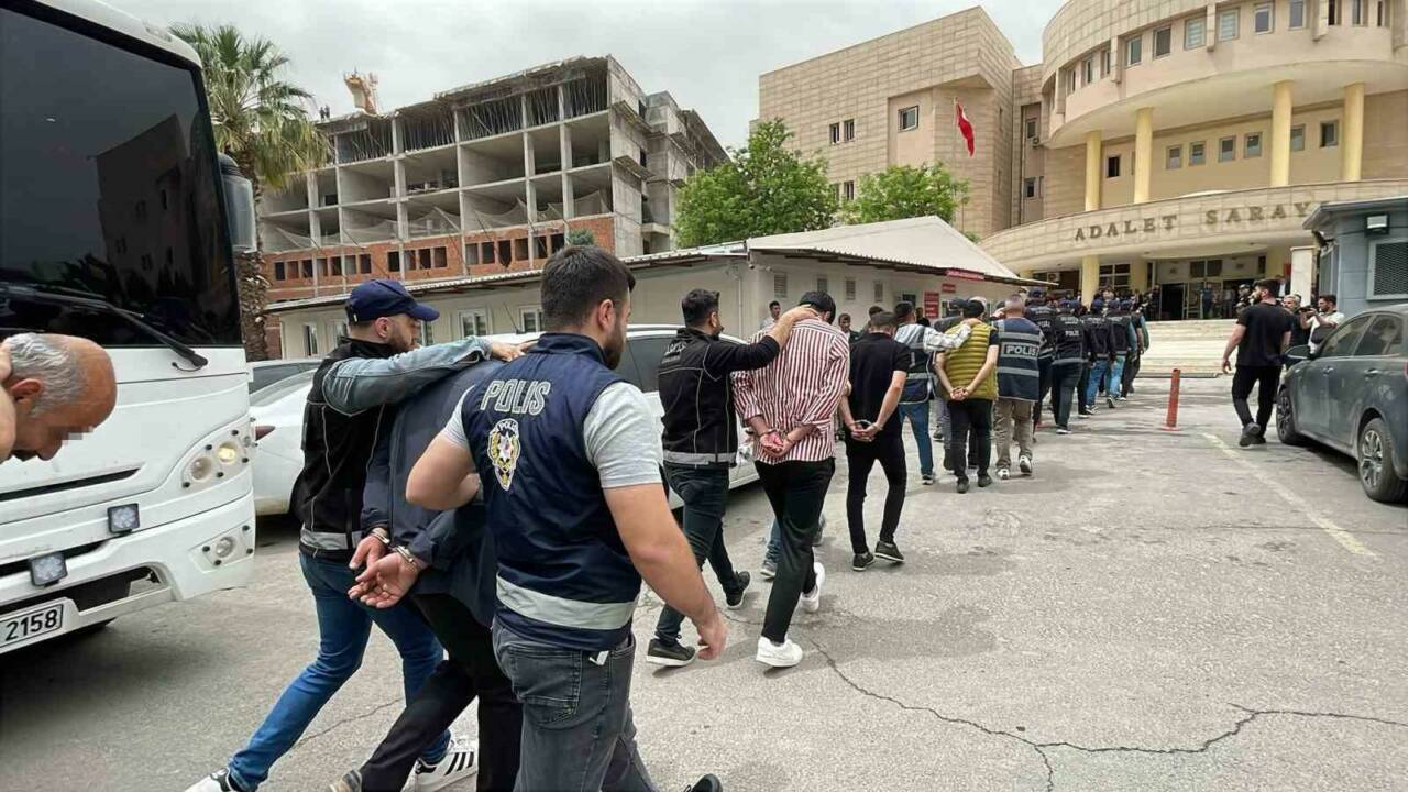 Şanlıurfa merkezli 6 ilde düzenlenen ’change’ araç operasyonunda 15 şüpheliyi
