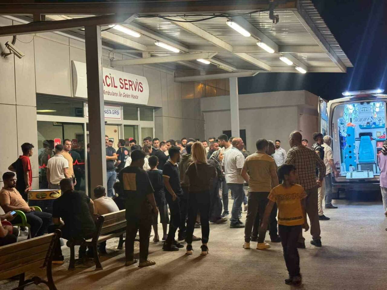 Şanlıurfa’nın Birecik ilçesinde, amca çocukları arasında çıkan silahlı arazi anlaşmazlığı