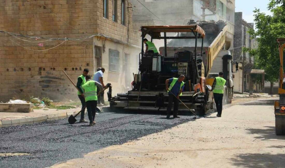 Kilis Belediyesi, altyapısı tamamlanan mahallelerde asfalt serim çalışmalarına başladı. Belediye