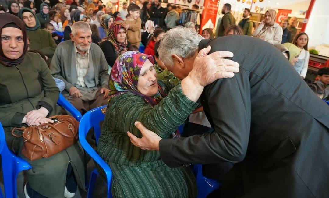 Adıyaman Kahta Belediye Başkanı Mehmet Can Hallaç, Anneler Günü'nde annelerin