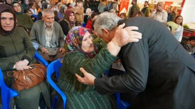 Adıyaman Kahta Belediye Başkanı Mehmet Can Hallaç, Anneler Günü'nde annelerin