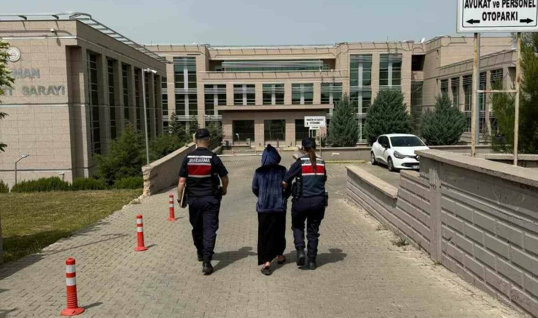 Batman’da 30 suç kaydı ve 18 yıl kesinleşmiş hapis cezasıyla aranan kadın tutuklandı Batman'da 30 farklı hırsızlık ve yan kesicilik suçundan aranan, 18