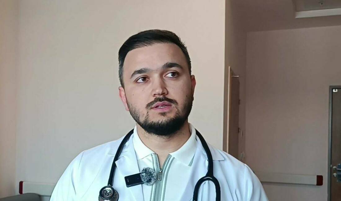 Batman’da 16 günlük Muhammed Boran Tutar’a abisi tarafından verilen badem