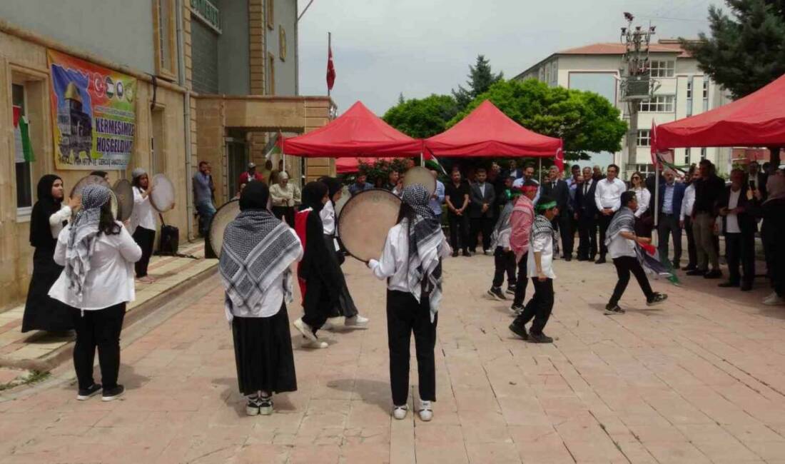 Gercüş'te düzenlenen hayır çarşısı, İsrail'in Filistinlilere yönelik saldırılarına destek amacıyla