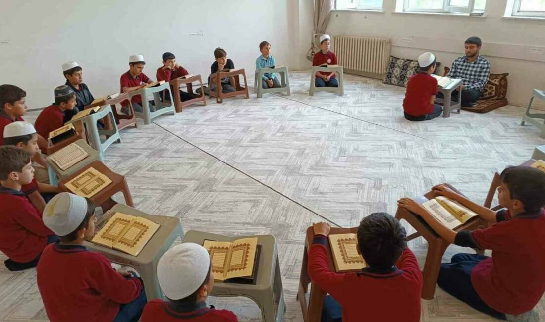 Batman'da Hafızlık Proje Okulu işbirliği ile öğrencilere hem akademik eğitim