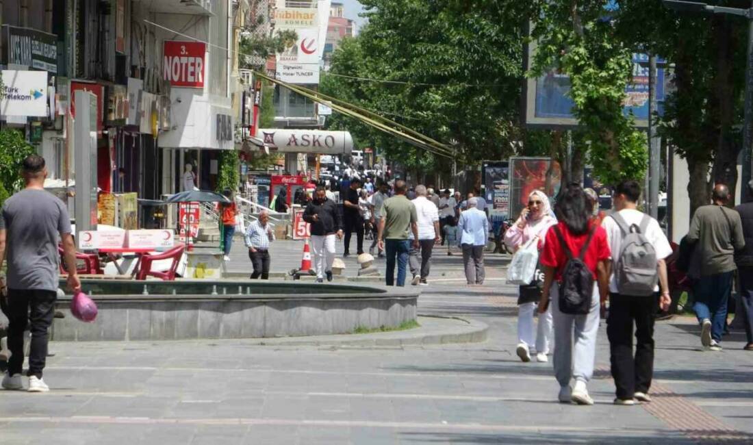 Batman Tımoklular Dernek Başkanı Ferhat Bayındır, terör örgütü PKK'nın silah