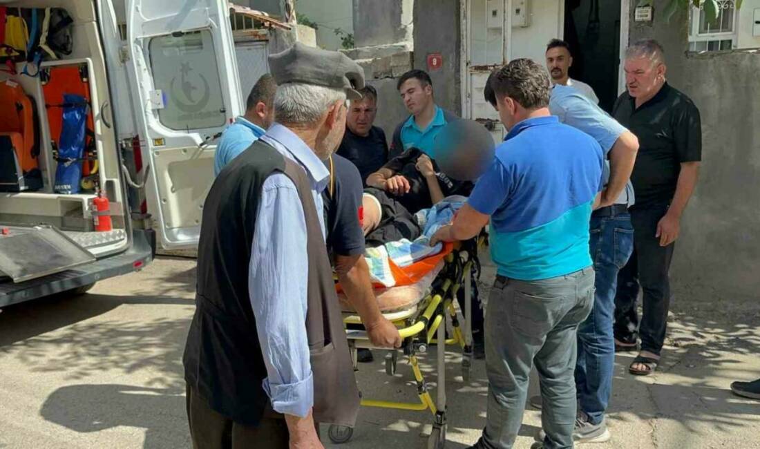 Bıçağın üzerine düşen şahıs yaralandı Adıyaman'ın Fatih Mahallesi'nde bir gencin evinde bıçağın üzerine düşmesi sonucu