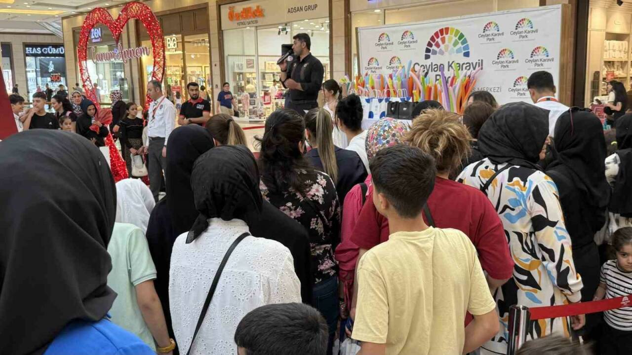 Diyarbakır'daki Ceylan Karavil Park AVM, Anneler Günü'nü çeşitli etkinliklerle kutladı.