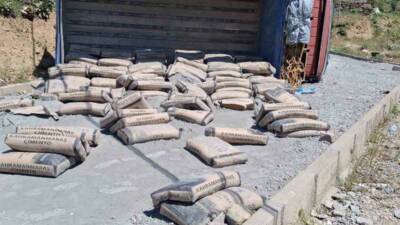 Adıyaman’da, çimento yüklü kamyonun devrilmesi sonucu meydana gelen kazada 1