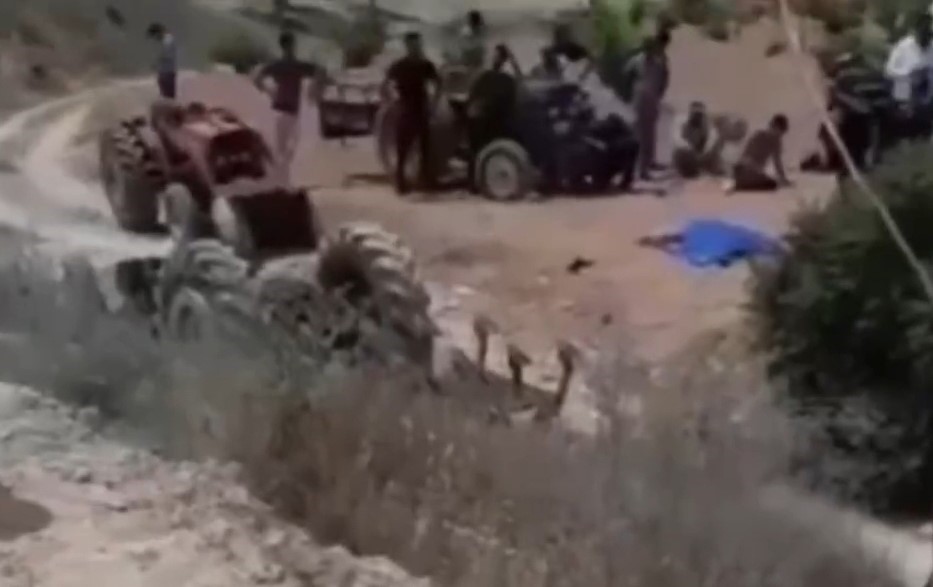 Gaziantep’in Oğuzeli ilçesinde traktörün devrilmesi sonucu 22 yaşındaki sürücü yaşamını