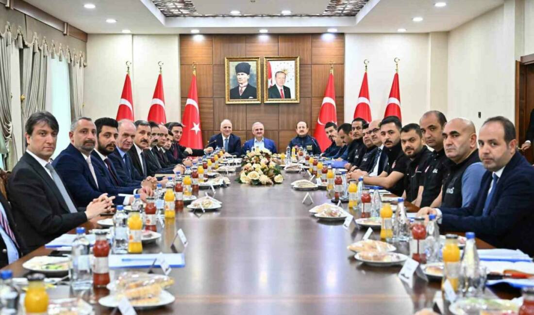 Diyarbakır'da 6 Şubat depremlerinin ardından düzenlenen toplantıda, afetin yol açtığı